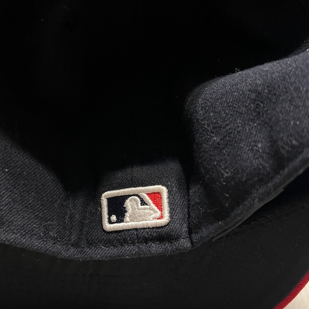 Red and Black Bird Embroidered Cardinals hat - Picture 2 of 4